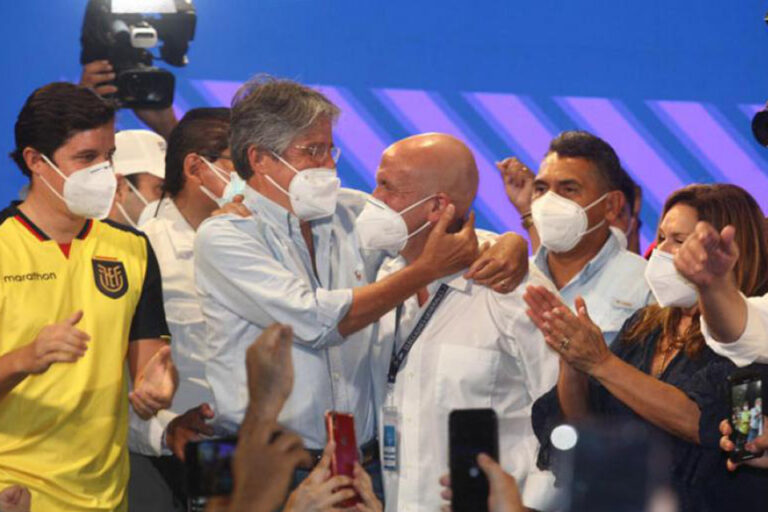 Lasso gana las elecciones en Ecuador
