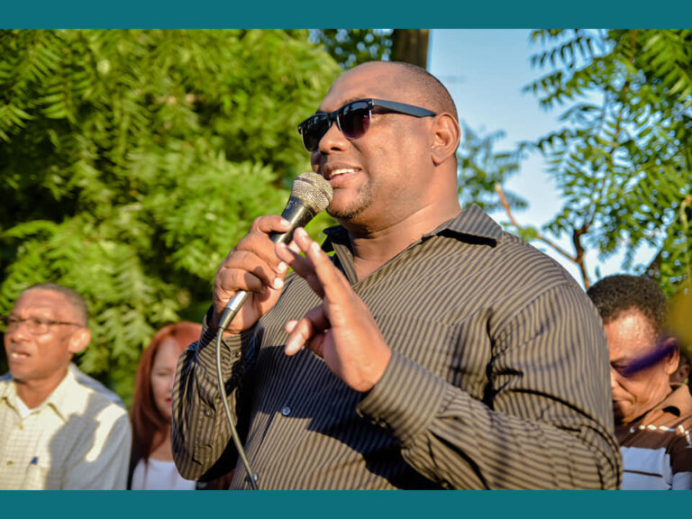 Alcalde de La Caleta felicita a los munícipes