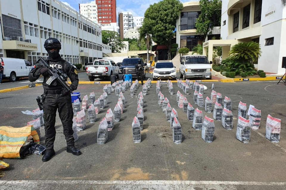 Decomisan otros 615 paquetes de cocaína