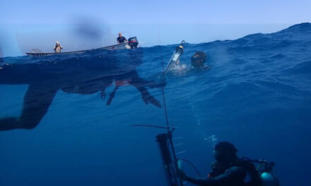 Instalan equipo monitoreo submarino