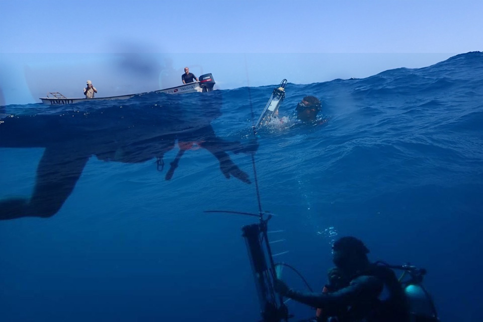 Instalan equipo monitoreo submarino