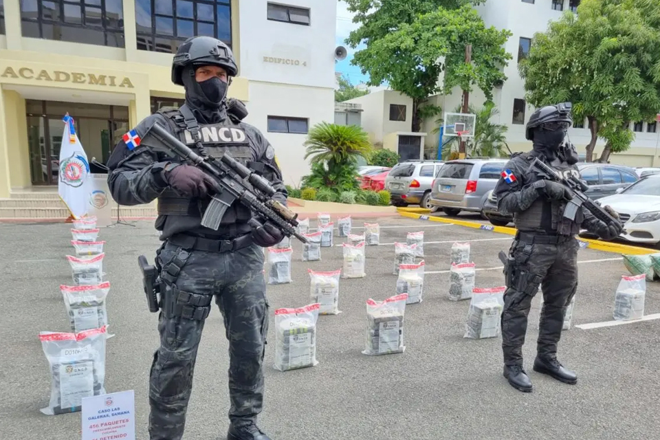 Hallan cocaína oculta en finca en Samaná