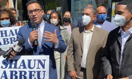 Dominicano Shaun Abreu recibe apoyo de los congresistas Adriano Espaillat y Ritchie Torres, líderes electos y comunitarios de Washington Heights