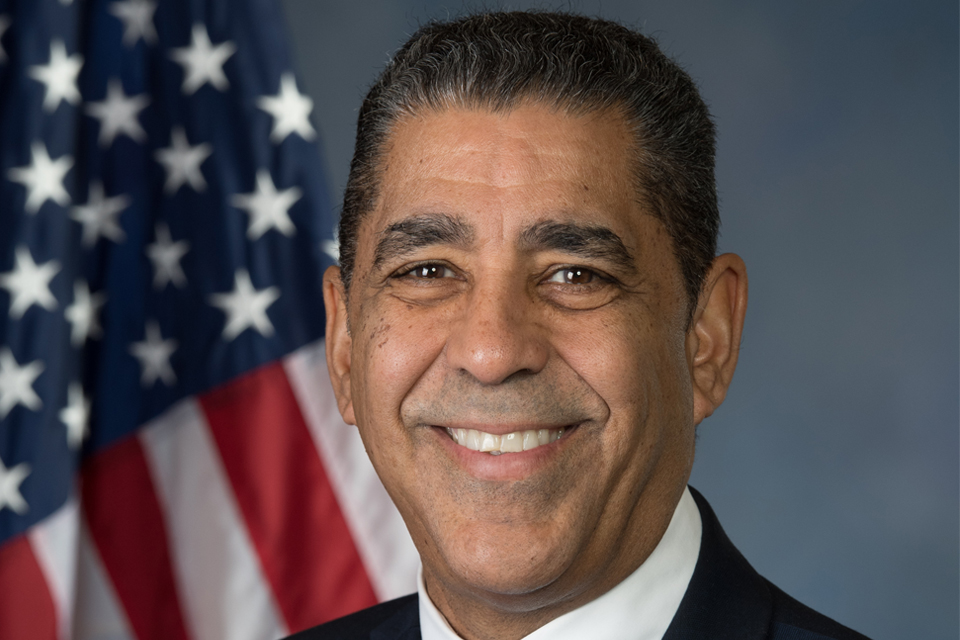 Adriano Espaillat defiende a EEUU