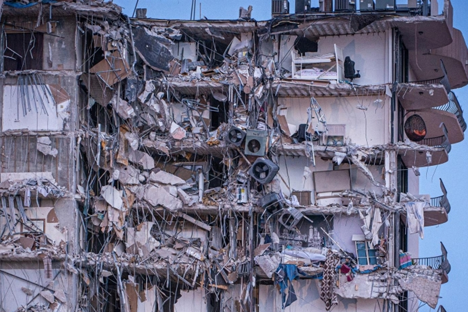 Sube a 4 los muertos y 159 desaparecidos por desplome edificio en Miami
