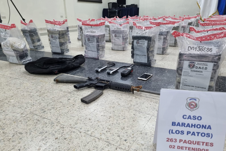 Apresan dos y ocupan cocaína en Barahona