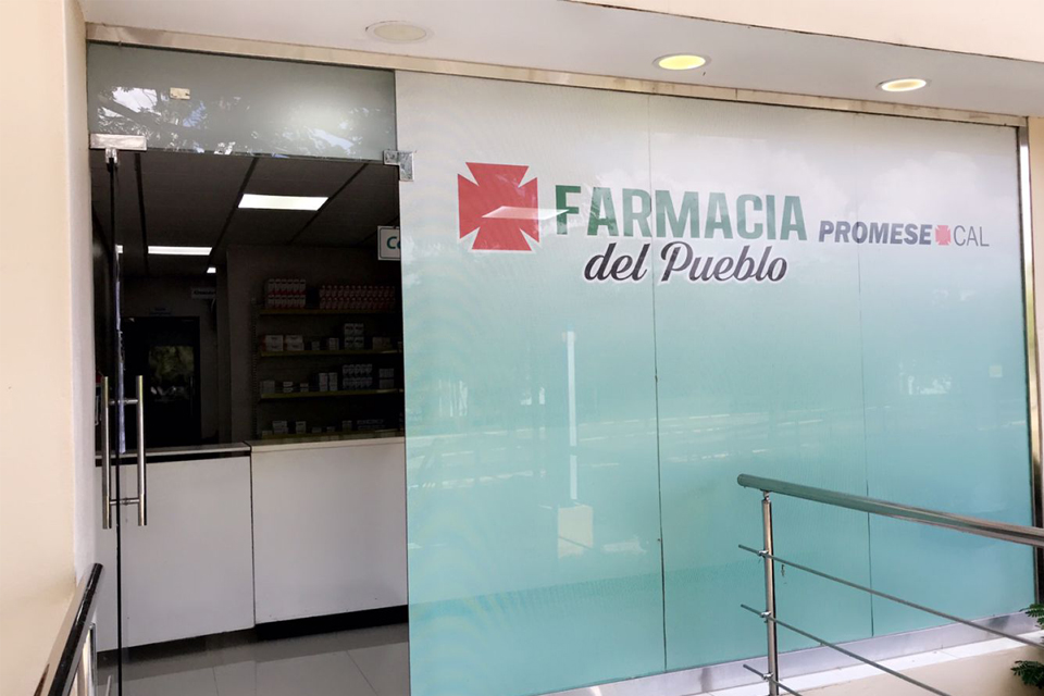 Promese/Cal reabre Farmacia del Pueblo en PUCMM Santiago