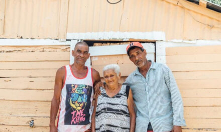 INVI construye casa anciana 84 años en Villa Linda III