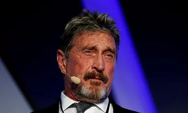 Hallan muerto a John McAfee en una celda catalana tras aprobarse su extradición