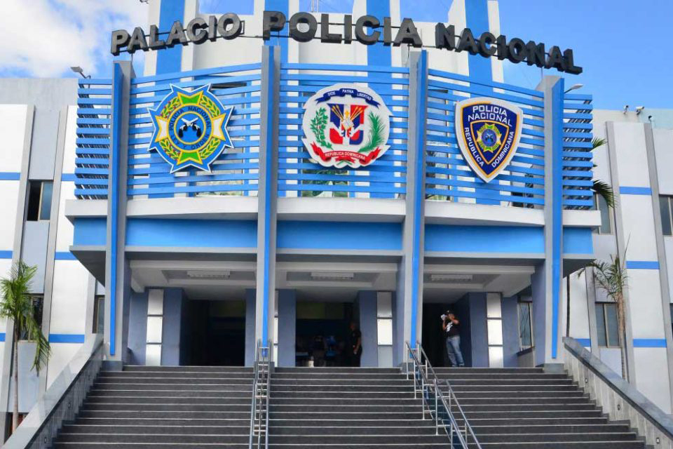 Arrestan venezolano se hacía pasar por policía para asaltar en autopista Las Américas