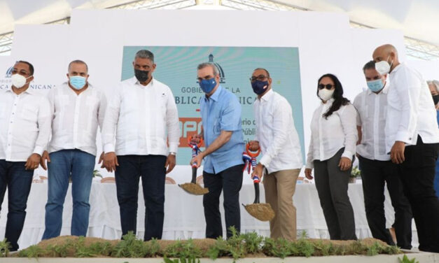 Abinader da inicio a la construcción del malecón y otras obras en Nagua