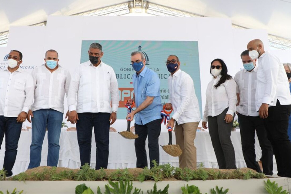 Abinader da inicio a la construcción del malecón y otras obras en Nagua