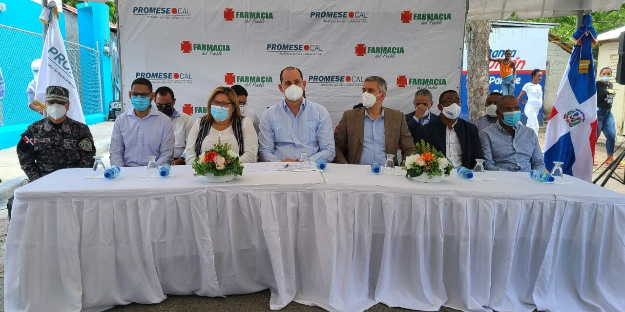 Promese/Cal inaugura en Azua cuatro Farmacias del Pueblo