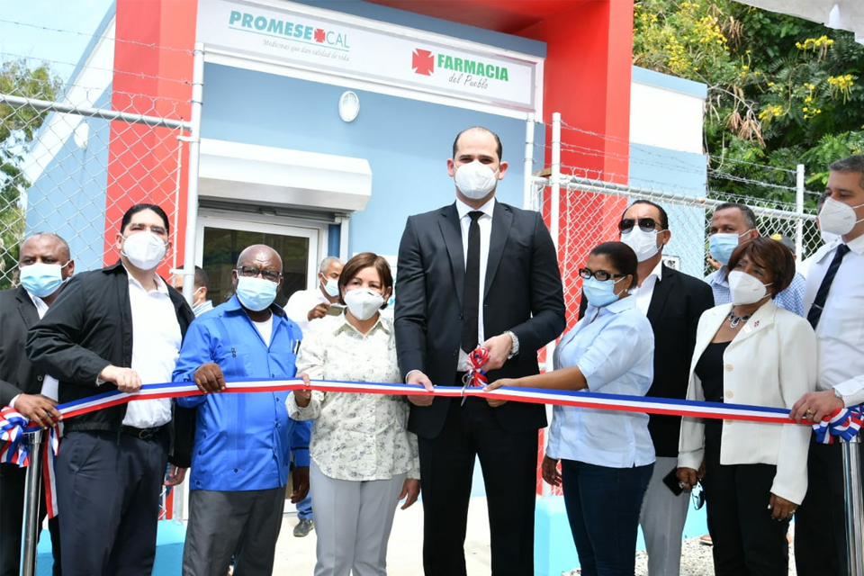 Inauguran dos Farmacias del Pueblo en El Limonal y El Carretón, provincia Peravia