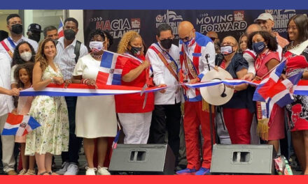 Dominicanos desfilan en la Sexta Avenida de Manhattan