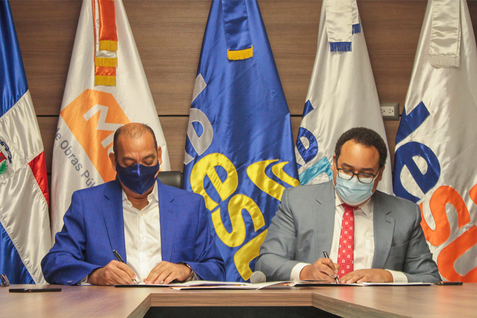 MOPC y EDES firman acuerdo para iluminar vías públicas