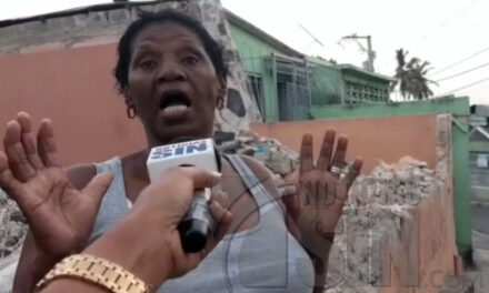 Denuncian le derrumban sus casas sin darle un peso