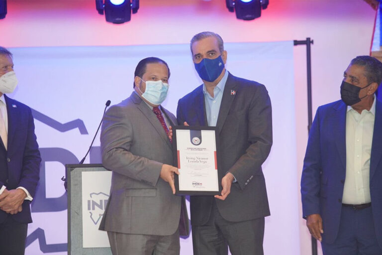 Presidente Abinader reconoce