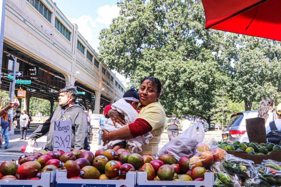 Comunidad del Bronx se solidariza con vendedora ambulante hispana