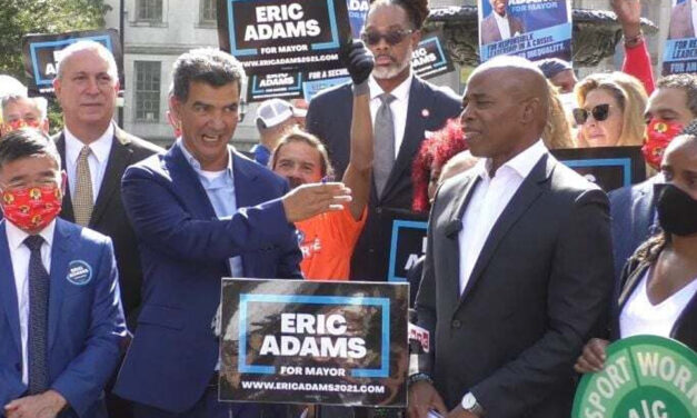 Concejal llama a votar masivamente por Eric Adams
