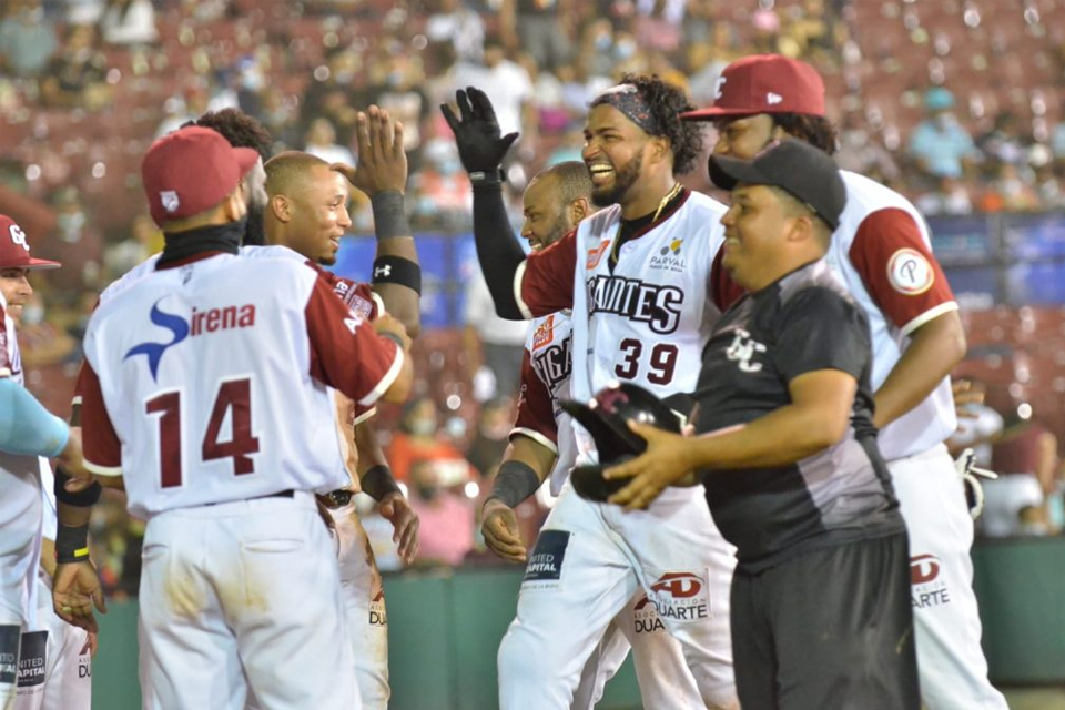 Gigantes del Cibao aplastan a los Tigres