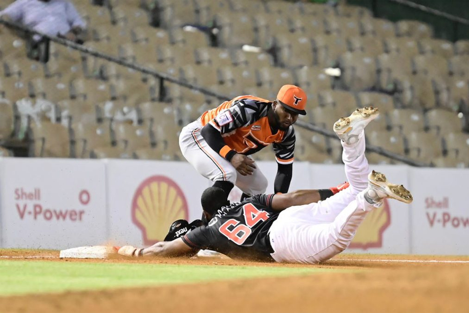 Leones del Escogido se imponen a los Toros