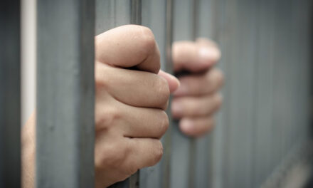 Dictan 20 años de prisión a mujer robó automóvil a taxista