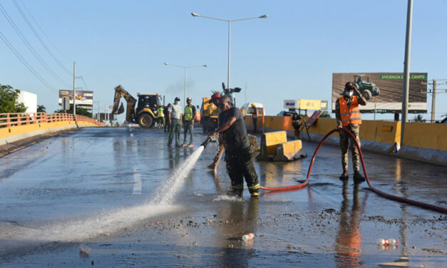 MOPC cierra socavón del km 12 de la autopista Duarte