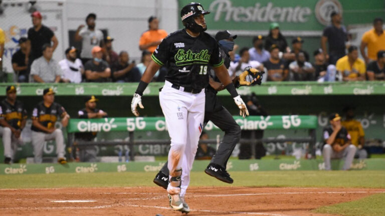 Estrellas brillan sobre las Aguilas