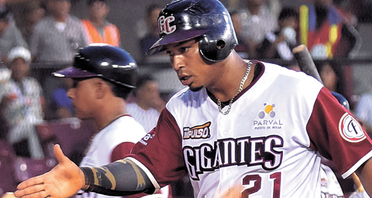 Gigantes despluman a las Aguilas