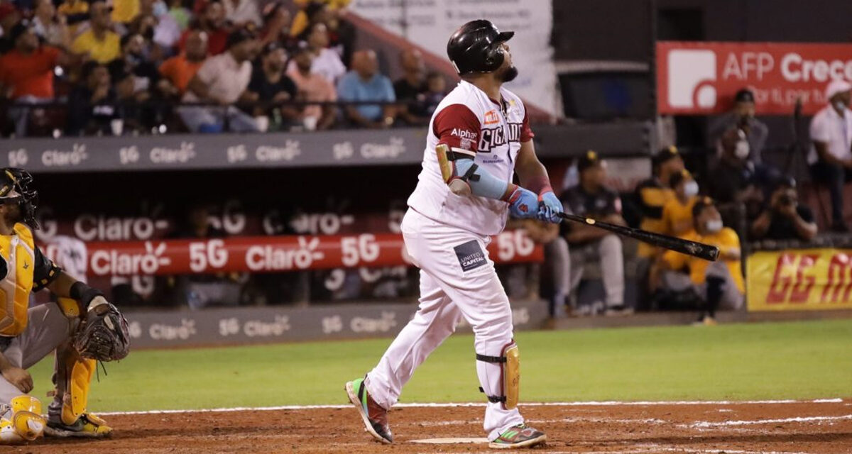 Gigantes ganan a las Aguilas 6-3