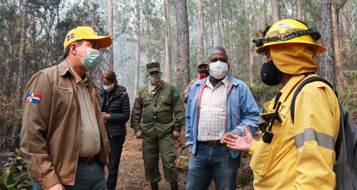 Controlan incendios en Sierra de Bahoruco