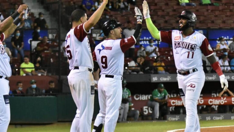Gigantes derrotan a las Estrellas 9-4