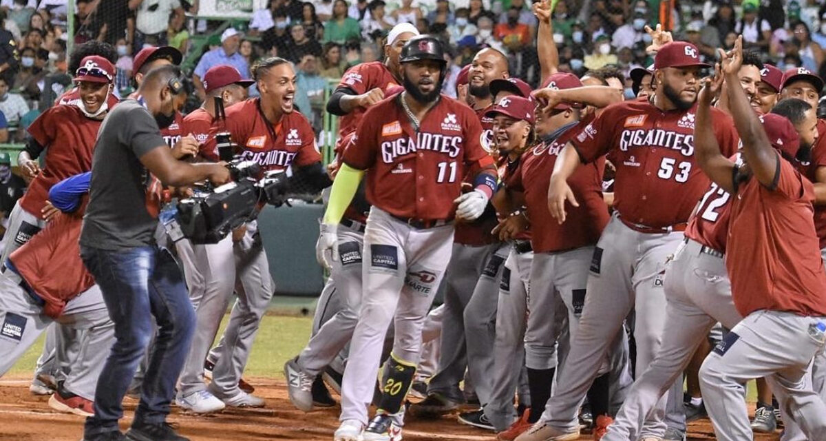 Gigantes vencen a las Estrellas 10-5; lideran serie  2-1