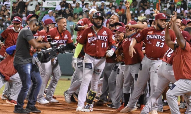 Gigantes vencen a las Estrellas 10-5; lideran serie  2-1