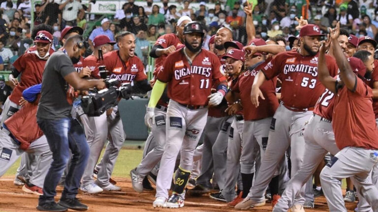 Gigantes vencen a las Estrellas 10-5; lideran serie  2-1