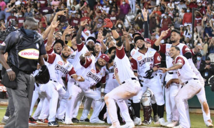 Gigantes triunfan y aventajan 3-1 la serie final