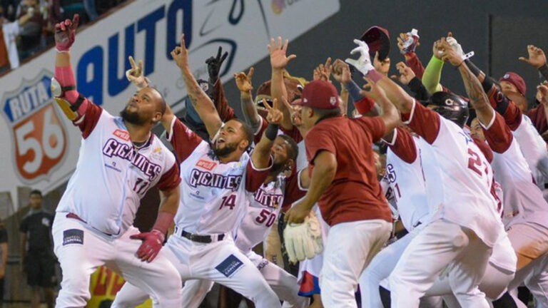 Gigantes doblegan a las Águilas 3-2