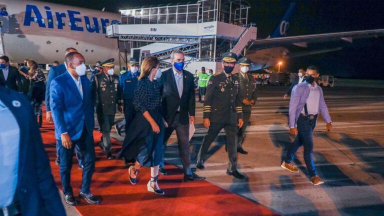 Presidente Abinader regresa al país luego de participar en FITUR 2022