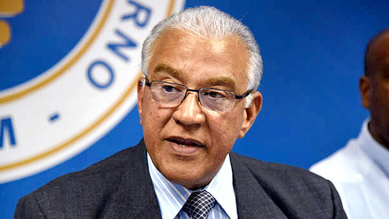 Acusan al expresidente del Senado, Andrés Bautista, de dirigir pandilla que roba tierras y propiedades