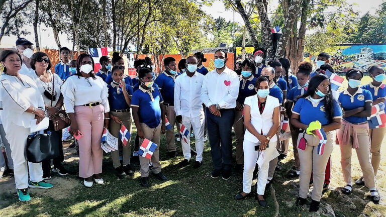 Sagrada Bujosa: La Antorcha de la Cultura Hispana se traduce en una honra a Los Palmeros