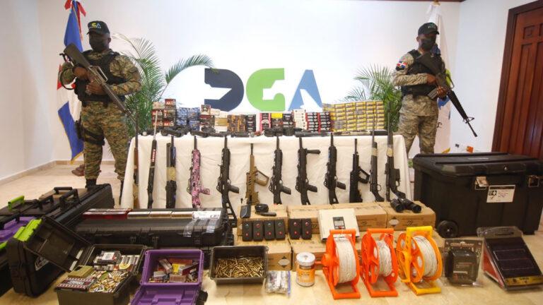 Confiscan otro contrabando de armas de guerra