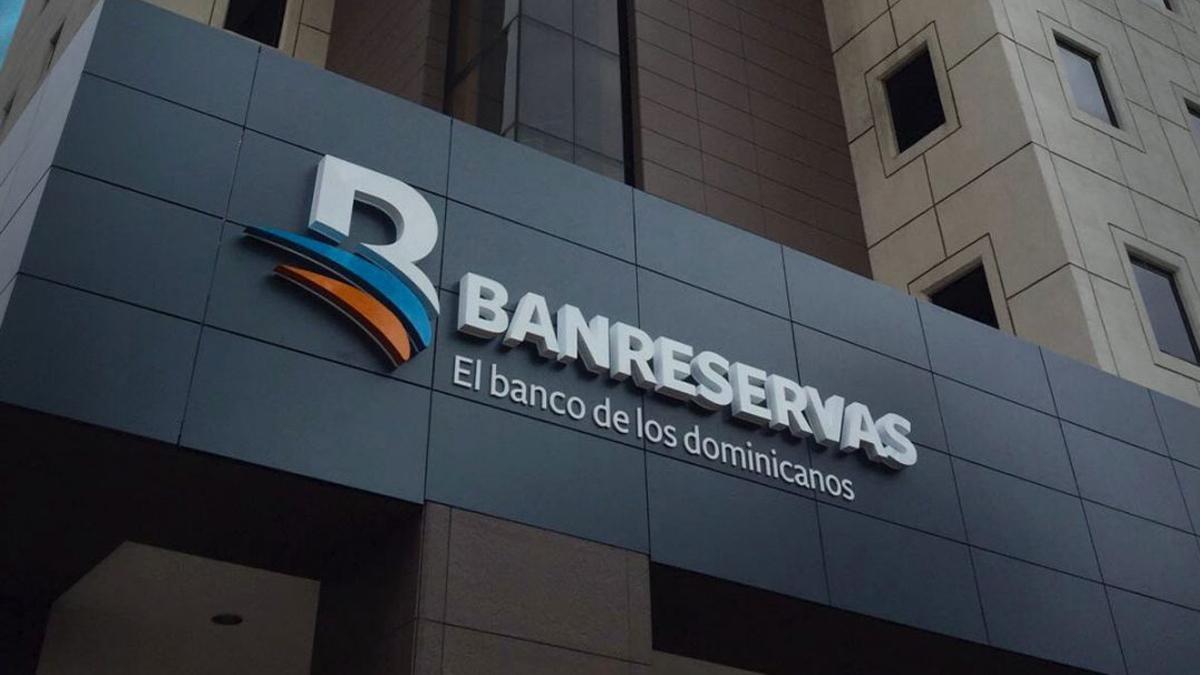 Dictan prisión preventiva a empleado Banreservas