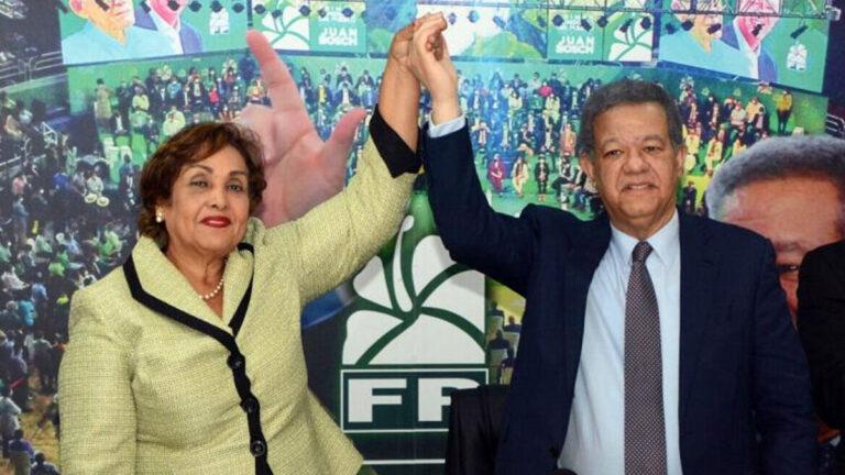 Nélsida Marmolejos y su equipo se juramentan en la Fuerza del Pueblo