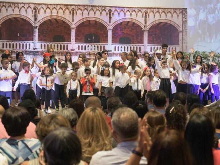 Inauguran exposición de arte visuales “De lo Clásico a lo Moderno”, Hilvanando Ilusiones