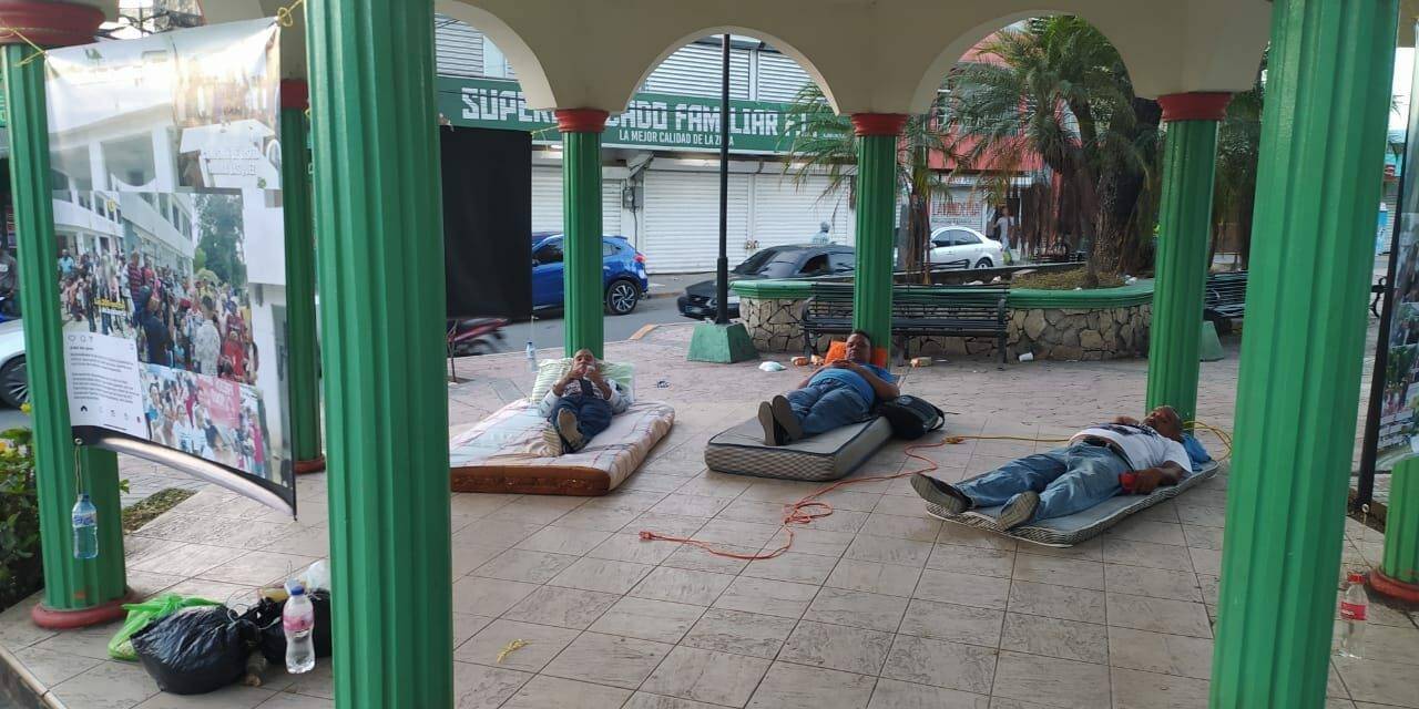 Desalojados llevan cinco días en huelga de hambre