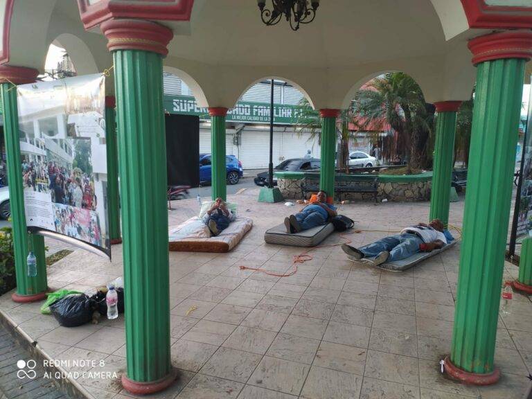 Desalojados llevan cinco días en huelga de hambre