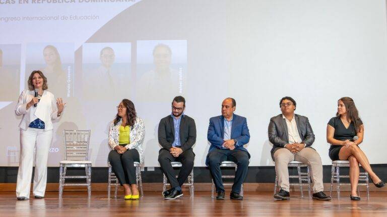 Two Oceans realiza panel sobre investigación en educación médica