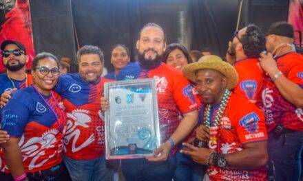 Reconocen a Omar Rivera en carnaval vegano