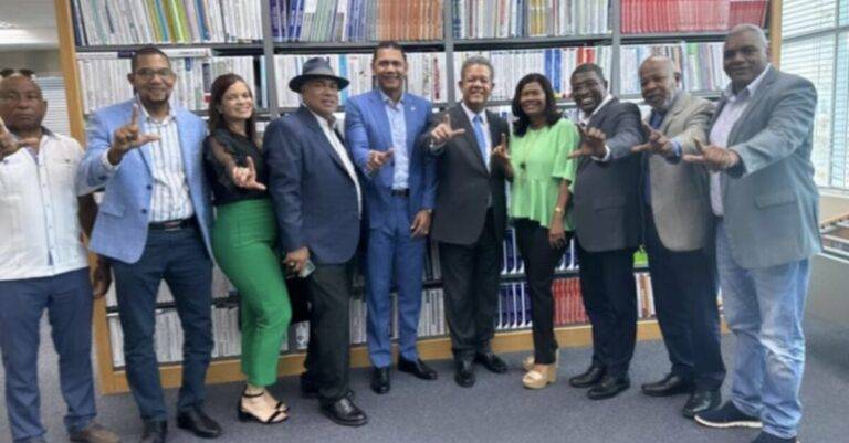 Diputado Domingo de León se va del PLD